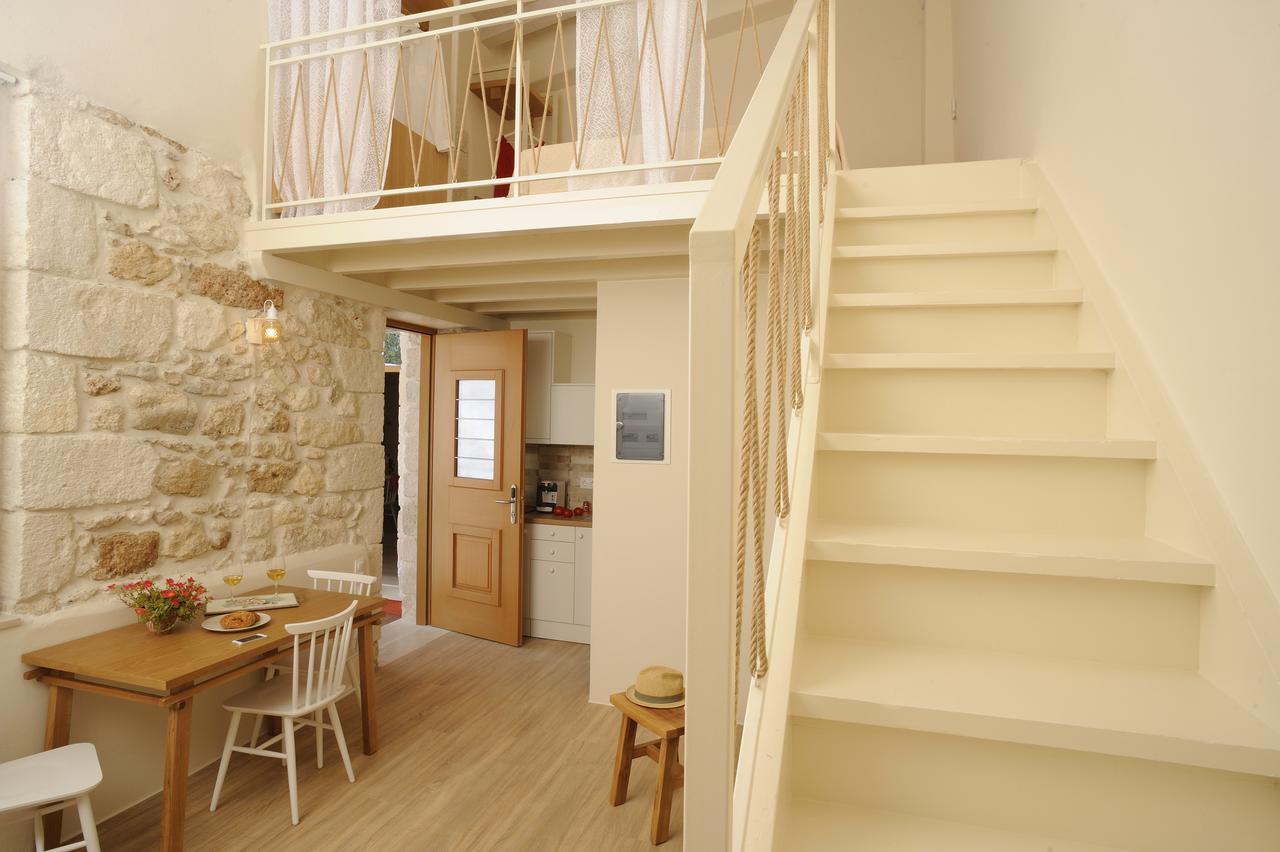 Veranda Rossa Suites 罗希姆诺 外观 照片